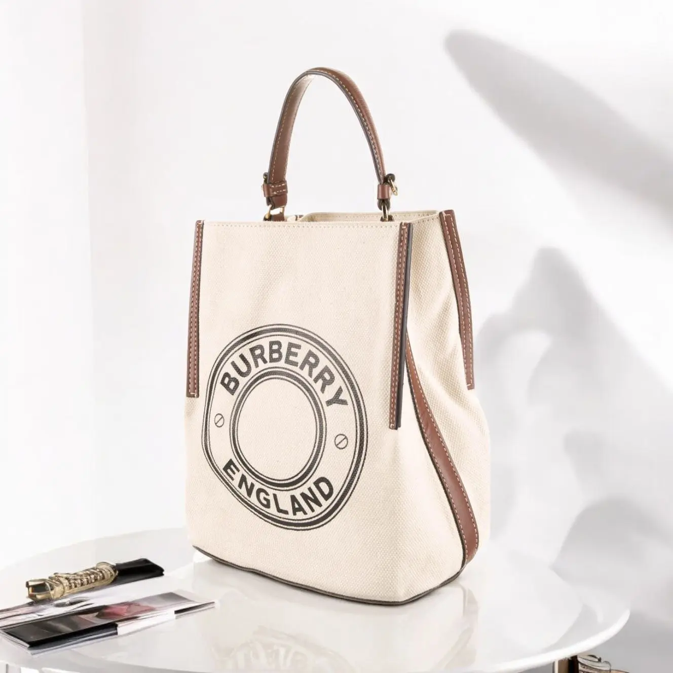 【関税&送料込】Burberry Printed Canvas Bucket Bag Mini Check Bucket Bag in Archive beige/military - Women